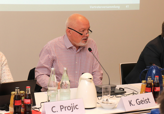 Karsten Geist, stellvertretender Vorstandsvorsitzende der KZV Berlin bei seinem Vortrag